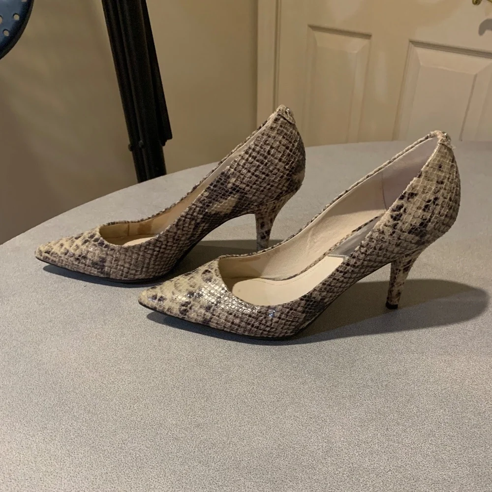 Michael Kors Beige Snakeprint Leather Pumps sz 8.5 M
